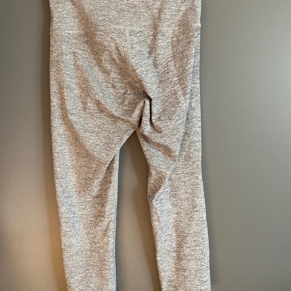 Old Navy High Waisted Elevate Leggings Cropped - Picture 3 of 3